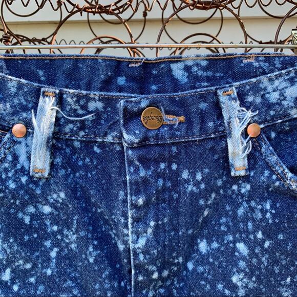 Vintage Wrangler “star splatter” cutoff jean short - Picture 4 of 6
